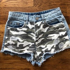 BDG army patch jean shorts